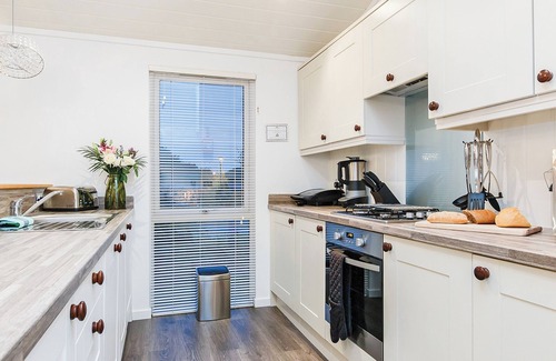 Cheddar Ski Chalet | Clifton Elegance Lodge 3
