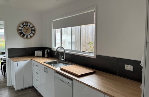 Clifton Springs Hotel | Clifton Springs cosy bay views home
