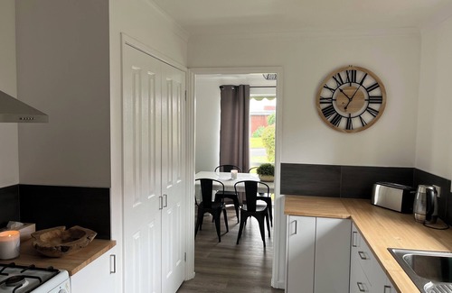 Clifton Springs Hotel | Clifton Springs cosy bay views home