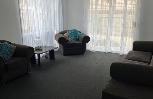 Clifton Springs Hotel | Clifton Springs cosy bay views home