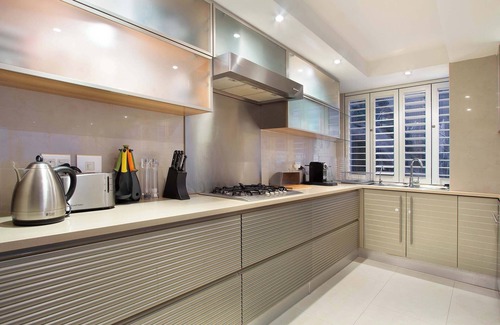Clifton Apartment | Clifton Views - Elegant Apt with pool & sea views