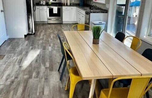 Kingston House | Clinch River Getaway - A lakefront retreat, just 5 minutes from grocery.n