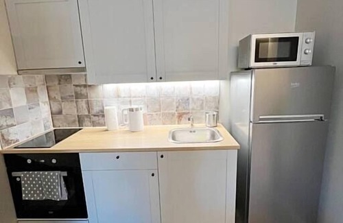 Kaunas Apartment | Clinic Studio Apartment - E33/A by Hostlovers
