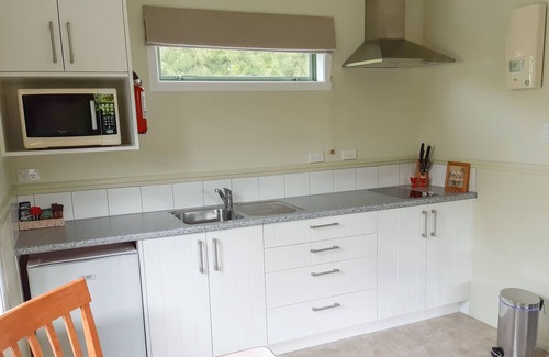 Clive Cottage | Clive Colonial Cottages - 300m from Bike trails