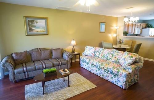 North Charleston House | CLOSE CONVENIENT Lovely Townhome 2bd/2.5baths. NEW Mattresses, Wifi TV, etc