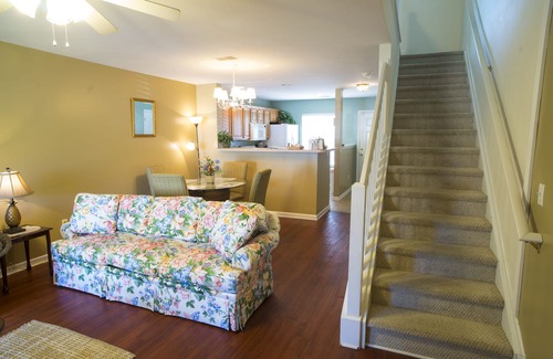 North Charleston House | CLOSE CONVENIENT Lovely Townhome 2bd/2.5baths. NEW Mattresses, Wifi TV, etc