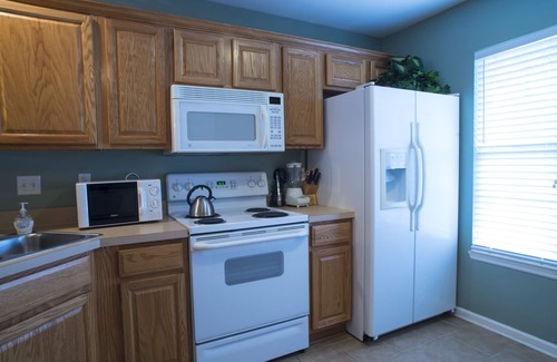 North Charleston House | CLOSE CONVENIENT Lovely Townhome 2bd/2.5baths. NEW Mattresses, Wifi TV, etc