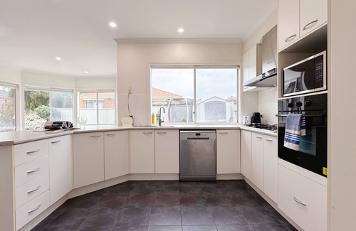 Craigieburn House | Close to Airport/TrainStation/Shopping/ParkSide/4B