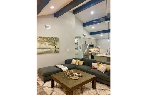Bermuda Beach House | Close to All Things Beachy! Ocean View!