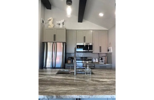 Bermuda Beach House | Close to All Things Beachy! Ocean View!