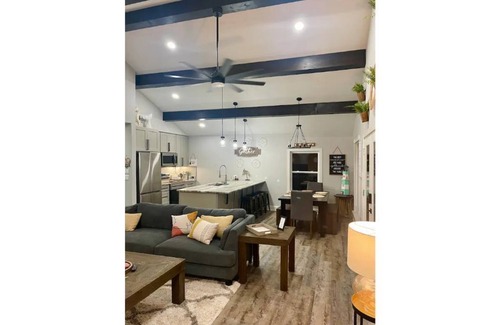 Bermuda Beach House | Close to All Things Beachy! Ocean View!