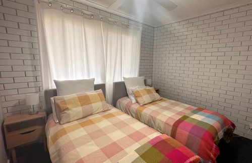 Tura Beach Apartment | Close to Bach Access