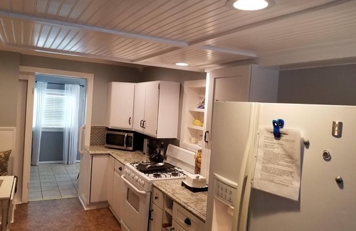Tarpon Springs Apartment | Close to Beach and Tarpon Springs Sponge Docks. Cottage on Spring Bayou