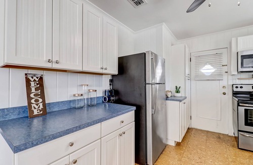 Fernandina Beach Cottage | Close to Beach with Views. Updated Condo - Pelican Beach