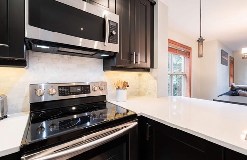 Blackcomb Condo | Close to Blackcomb | Hot tub | BBQ | Free parking