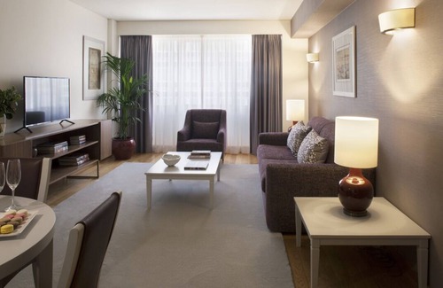 Santo Antonio House | Close to Botanical Garden of Lisbon! Pet-friendly Unit with Kitchenette