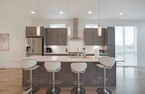 Berry Hill House | Close to Broadway w/Rooftop Deck!