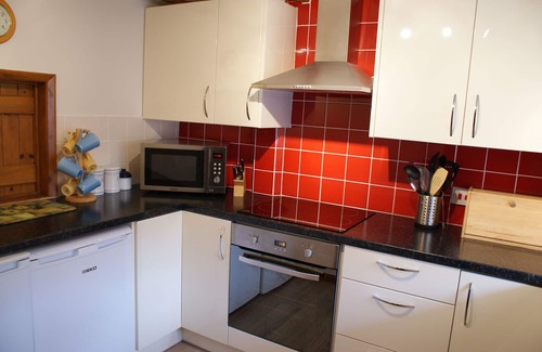 Stratton Cottage | close to Bude beaches, family friendly, quiet village, wifi, private parking