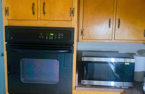 Hampton House | Close to Coliseum, Convention Center, VA Beach. Clean and safe location!