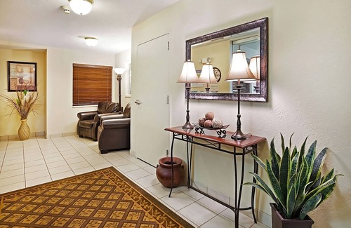 Ashley Oaks Hotel | Close to Concord Park! Pet-friendly Suite with Private Kitchen! Parking, Gazebo!