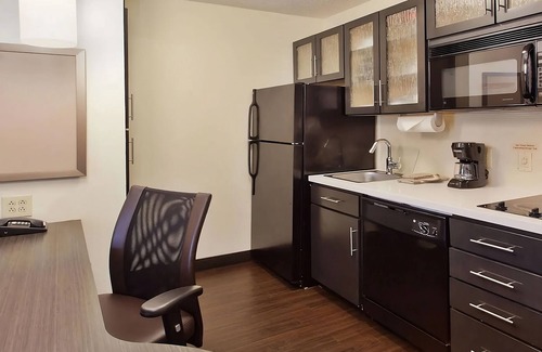 Ashley Oaks Hotel | Close to Concord Park! Pet-friendly Suite with Private Kitchen! Parking, Gazebo!