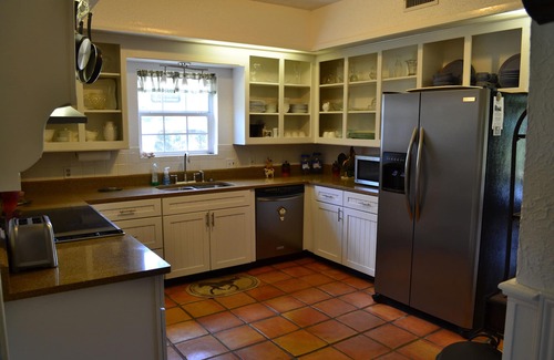 Red Rock House | Close to COTA, Large POOL, Fun Relaxing Getaways. EXCLUSIVE use of the property.