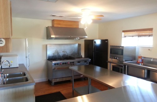 Red Rock House | Close to COTA, Large POOL, Fun Relaxing Getaways. EXCLUSIVE use of the property.