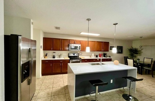Crystal Cove House | Close to Disney! House for Families with Pool, 4 bedrooms!