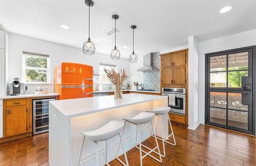 Oak Forest House | Close to Domain,DT,Shopping | Chic & Serene | 3BR