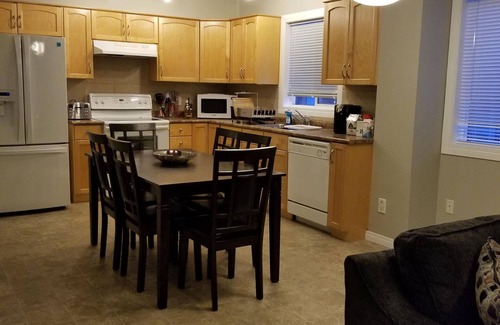 North Central Edmonton House | Close to Downtown. 5bedrms with 2 full kitchen and 2 laundry facilities