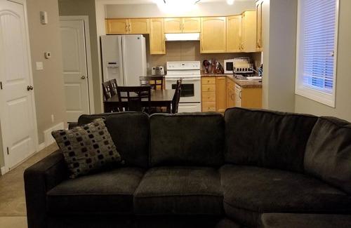 North Central Edmonton House | Close to Downtown. 5bedrms with 2 full kitchen and 2 laundry facilities