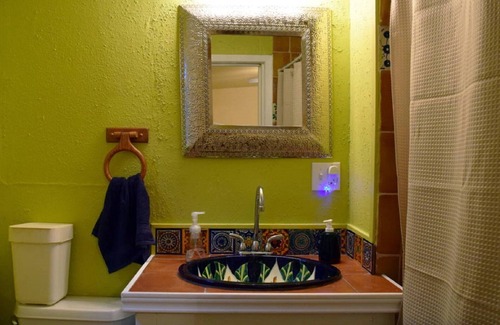 Neartown Cottage | Close to downtown, great restaurants, wine bars, universities and Med Center