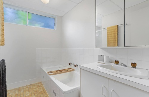 Hawks Nest Apartment | Close to Jimmys Beach