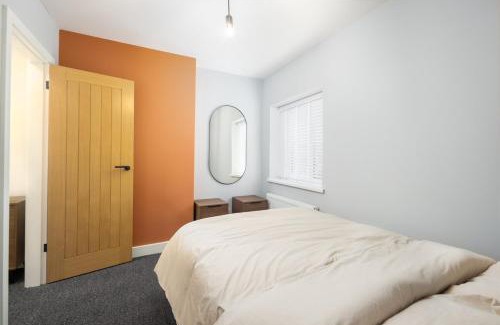 Salford Apartment | Close to Media City-Old Trafford - 5 Bedroom House