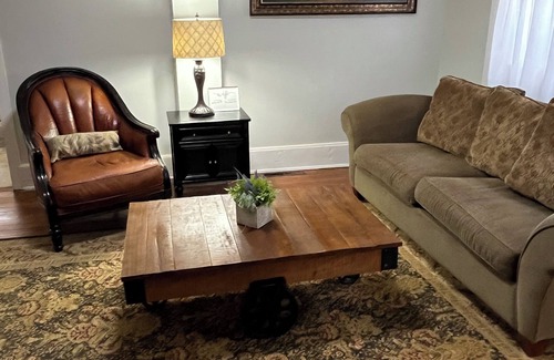 Atchison House | Close to MGP, 3br 1.5 bath King, Queen, 2 twins
