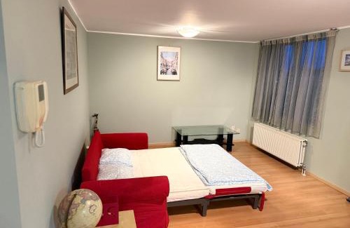 Evere Apartment | Close to NATO Bus Tram calm location parking extra onsite disc parking