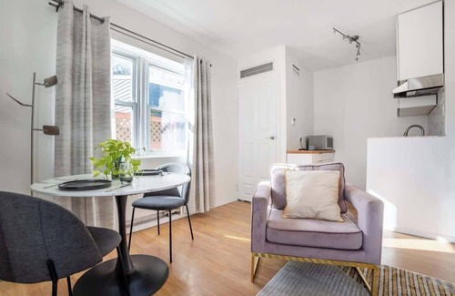 Queens Apartment | Close to NYC! Relaxing Quiet Studio in Woodside