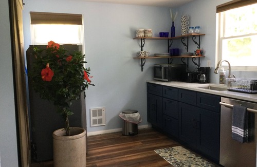 Oxford Cottage | Close to Oxford and Miami U. Pet friendly. Country setting.