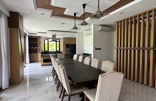 Sanur Kauh Villa | Close to Sanur main destinations, the beach, shops, bar and restaurant