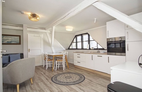 Middelhagen Apartment | Close to the sea, quiet location, use of swimming pool and sauna - Haus Büdnerstube apartment 4