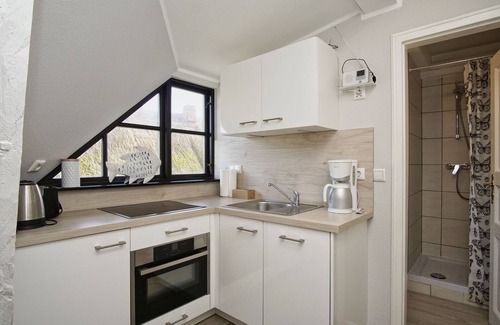 Middelhagen Apartment | Close to the sea, quiet location, use of swimming pool and sauna - Haus Büdnerstube FeWo 5