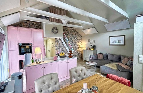 Middelhagen House | Close to the sea, quiet location, use of swimming pool and sauna - Ferienhaus Büdnerstube