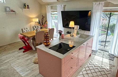 Middelhagen House | Close to the sea, quiet location, use of swimming pool and sauna - Ferienhaus Büdnerstube