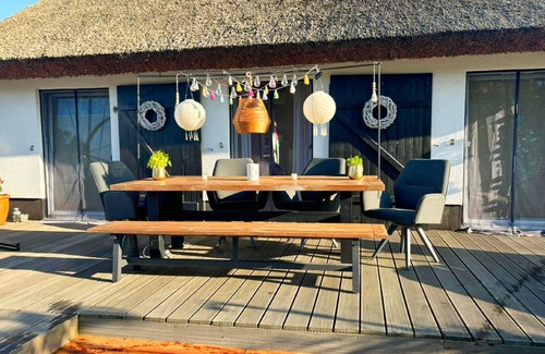 Middelhagen House | Close to the sea, quiet location, use of swimming pool and sauna - Ferienhaus Büdnerstube