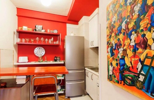 Embajadores Apartment | Close to the best museums, cute and quiet. Free wifi&calls. Max 2 guests.
