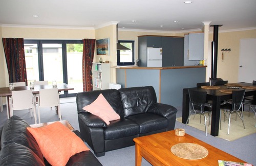 Kinloch House | Close to the centre of Kinloch - short walk to the beach, shop and restaurant