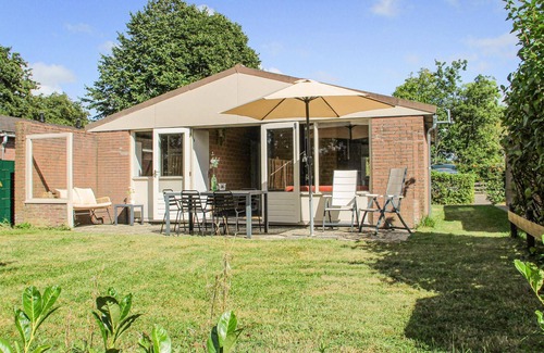 Schoorldam House | Close to the North Holland Canal, this simple and cozy vacation home welcomes you in Warmenhuizen.