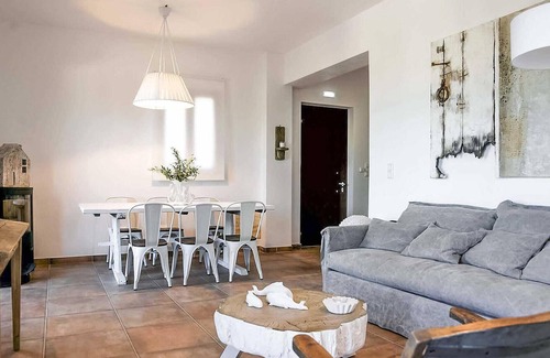 Livadakia House | Close to the tiny settlement of Livadakia, elevated above the beach with wonderful sea views, sits t