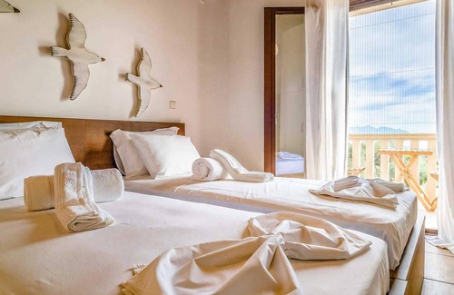 Livadakia House | Close to the tiny settlement of Livadakia, elevated above the beach with wonderful sea views, sits t