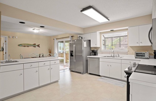 King City House | Close to the Village with an easy walk to restaurants, shops and Pier